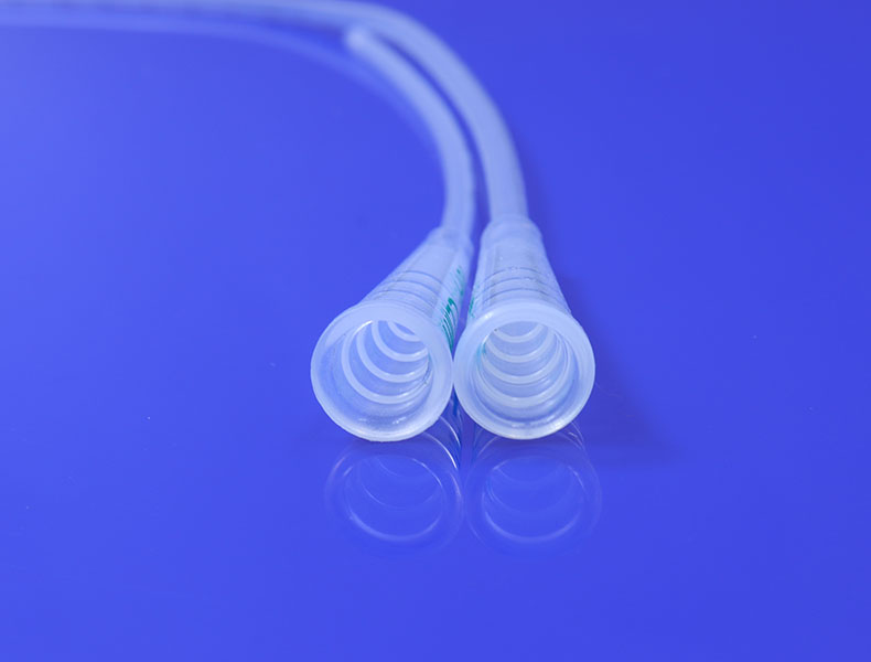 昏迷患者怎么使用一次性導(dǎo)尿管？（中）