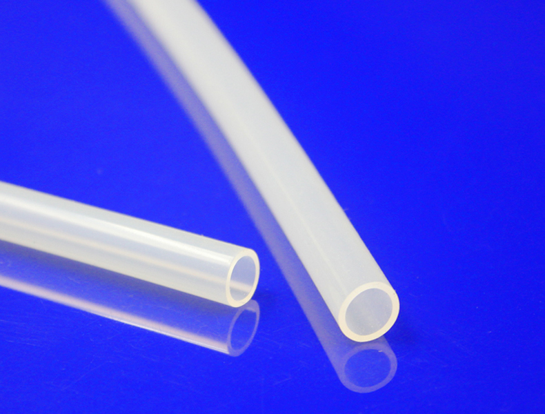 硅膠軟管在輸送飲料、乳飲品等，不會(huì)污染流體本質(zhì)