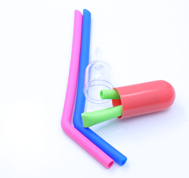 帶硅膠吸管的硅膠奶瓶適合什么時間段的小朋友使用？